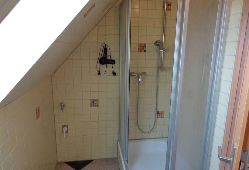 Escritório Estándar, Appartements Rehn