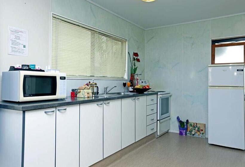 Апартаменты 2 Спальни, Waiuku Lodge Motel