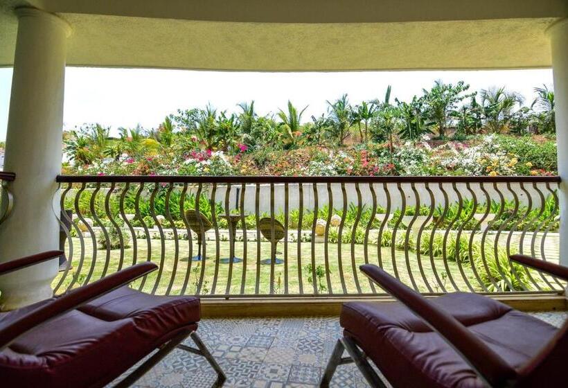 اتاق لوکس با بالکن, Park Regis Goa
