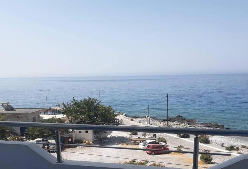 Номер Стандарт Вид на Море, Tarra