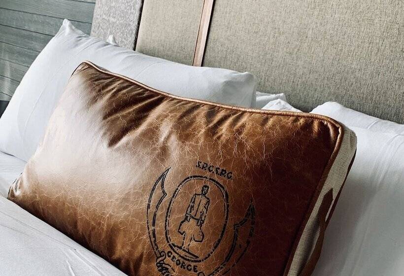 اتاق لوکس, The George