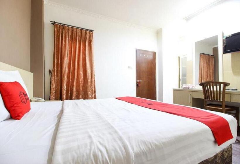 Номер Стандарт, Reddoorz Near Stadion Manahan Solo