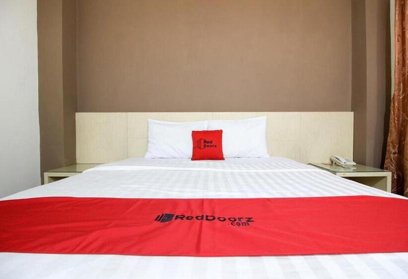 Номер Стандарт, Reddoorz Near Stadion Manahan Solo