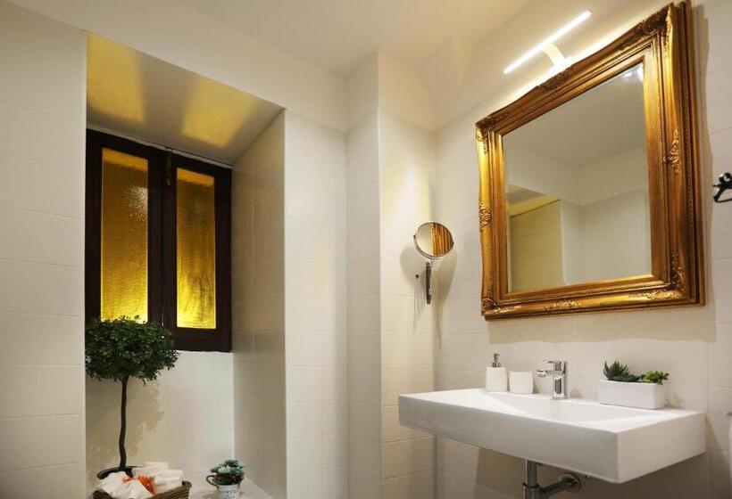 غرفة قياسية رباعية مزودة بشُرفة, Le Suites Del Duomo House