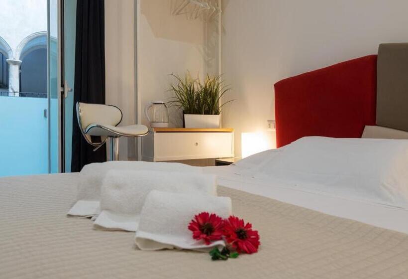 غرفة قياسية رباعية, Le Suites Del Duomo House