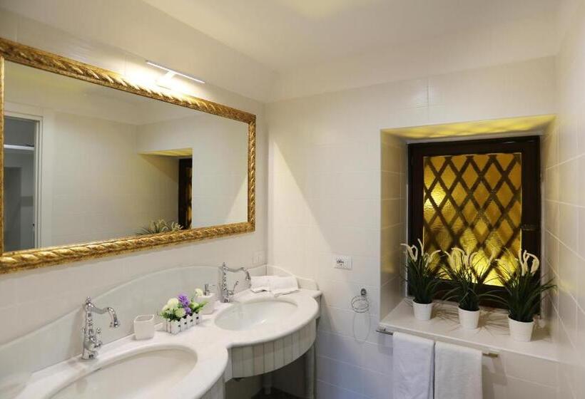 غرفة قياسية رباعية مزودة بشُرفة, Le Suites Del Duomo House