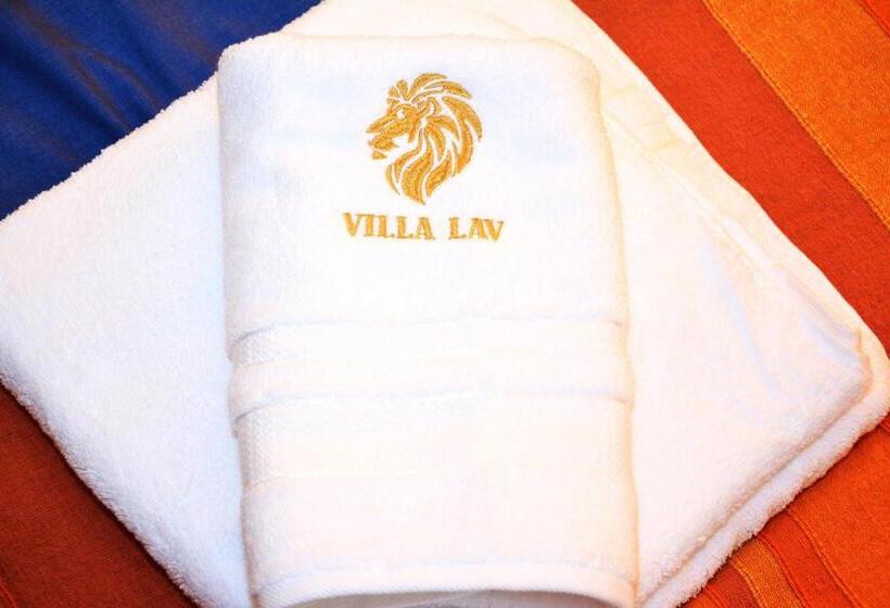 اتاق خانوادگی با چشم‌انداز جانبی دریا, Aparthotel Villa Lav