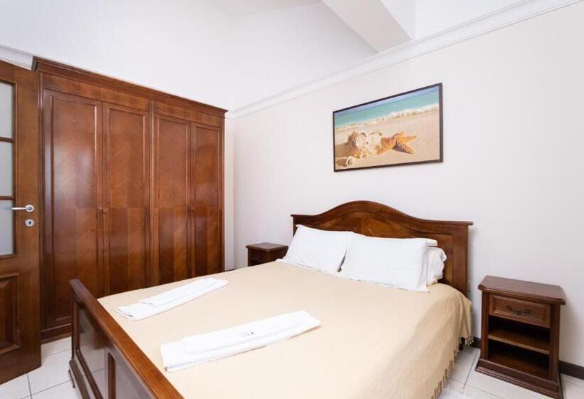 اتاق خانوادگی با چشم‌انداز جانبی دریا, Aparthotel Villa Lav