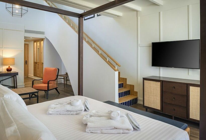 چشم‌انداز استخر سوئیت جونیور پرستیژ, Ocean El Faro Resort - All Inclusive