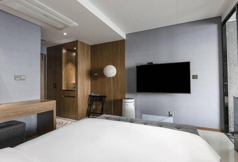 Premium room with terrace, Western Grace Hotel Incheon