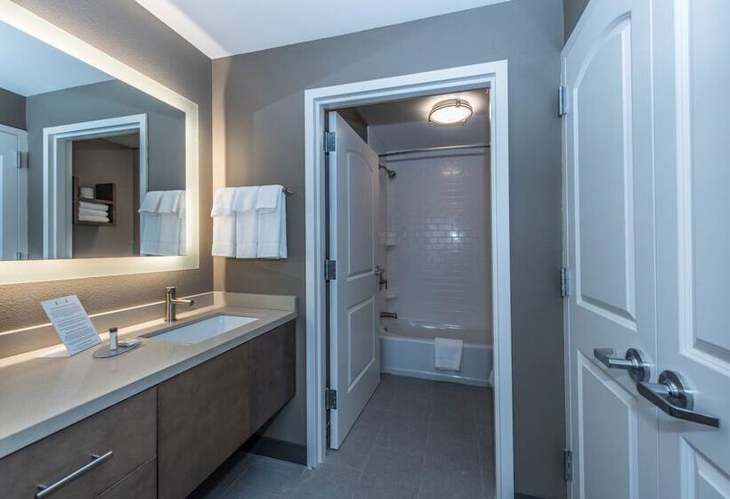 带双人床的标准工作室, Staybridge Suites Charleston   Mount Pleasant, An Ihg