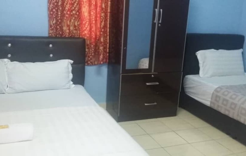 חדר משפחתי, Mawanza Motel