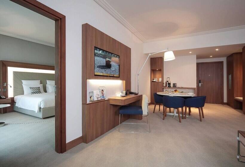 جناح سوبيريور مطل على المسبح, Novotel Jazan
