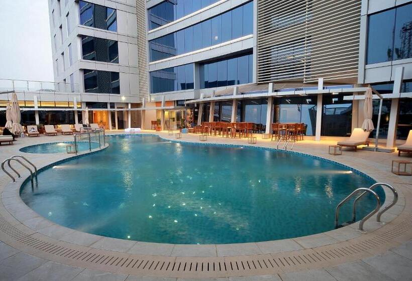 اتاق استاندارد با چشم‌انداز استخر, Novotel Jazan