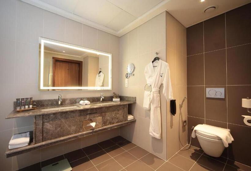 جناح سوبيريور مطل على المسبح, Novotel Jazan
