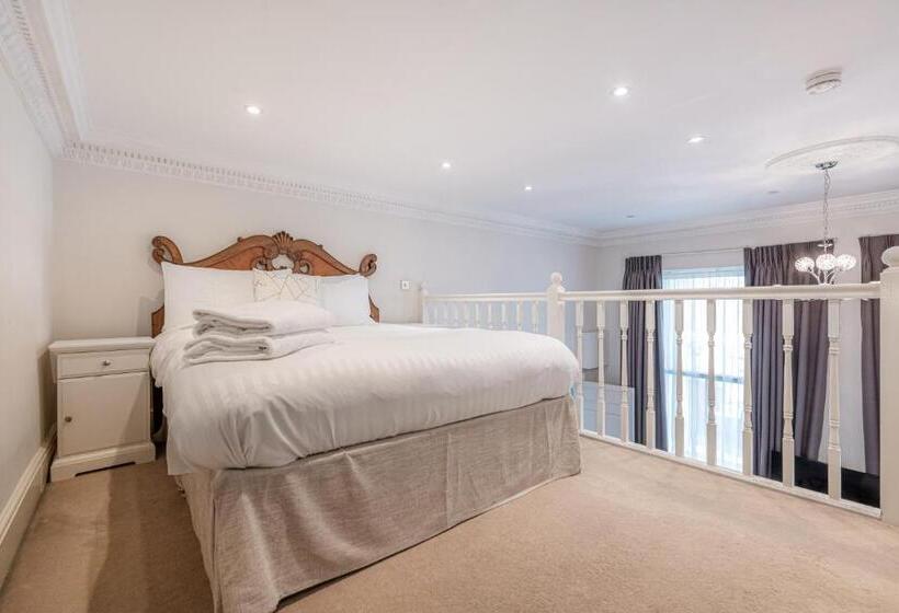 Студия Superior, Queensgate Court