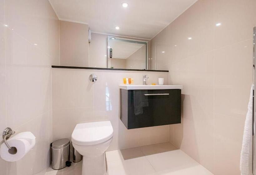 Студия Superior, Queensgate Court