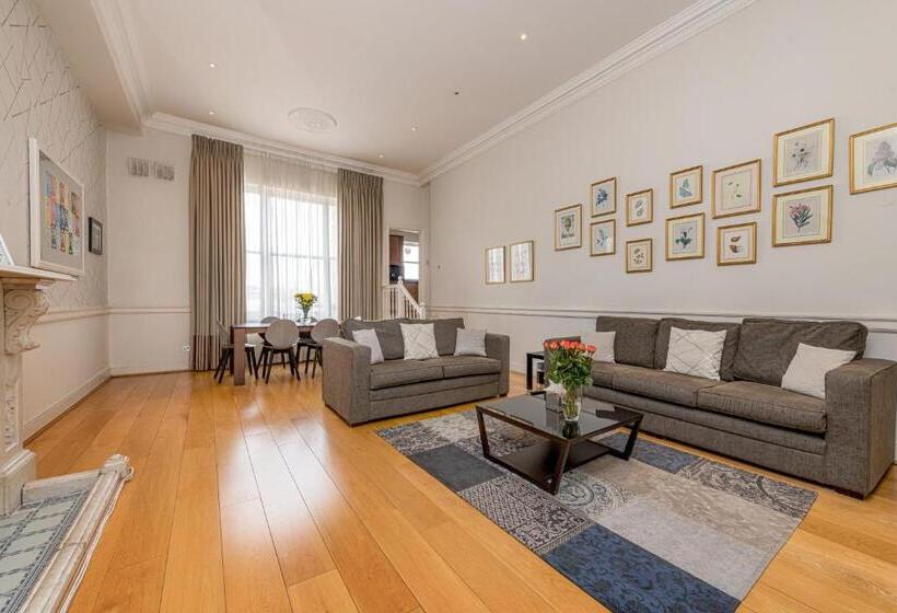 Апартаменты Deluxe 2 Спальни, Queensgate Court