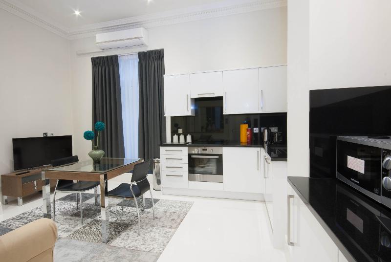 Студия Стандарт, Queensgate Court