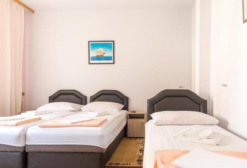 استودیوی استاندارد, Guest House Blue Coast