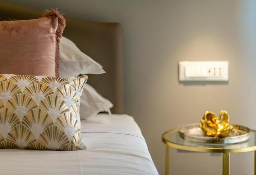 سوئیت با وان آب گرم, 4 Star Suite Spa   Self Check In