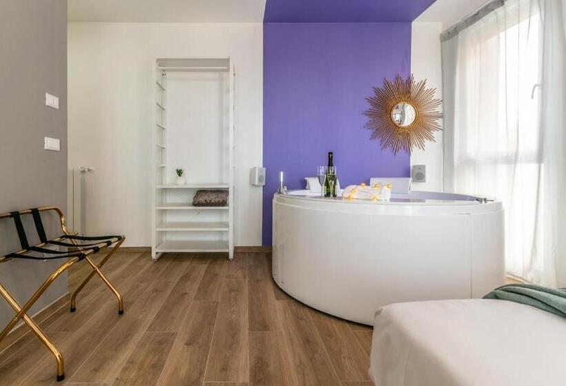سوییت لوکس, 4 Star Suite Spa   Self Check In