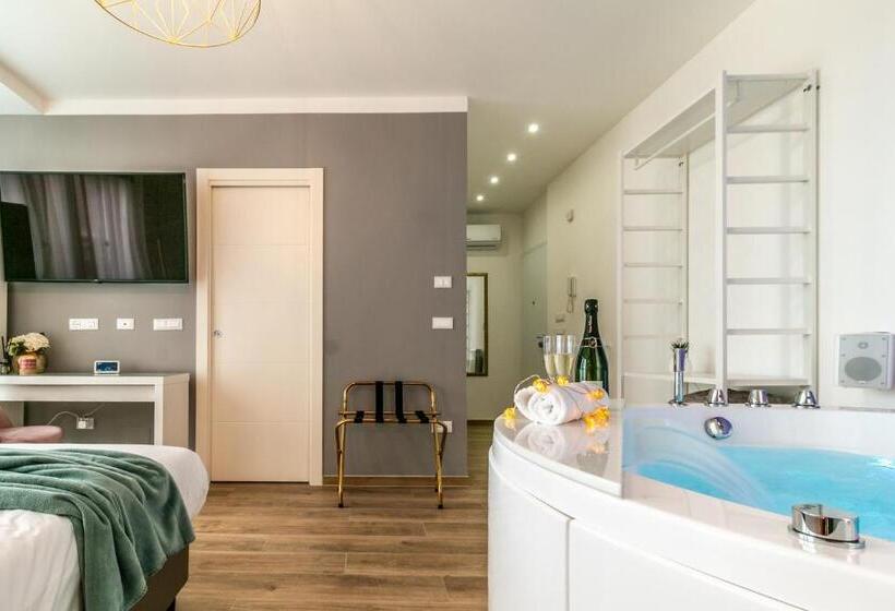 سوییت لوکس, 4 Star Suite Spa   Self Check In