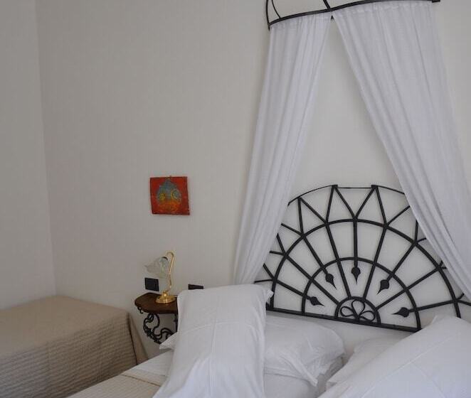 اتاق استاندارد سه نفره, B&b La Loggia Del Castello