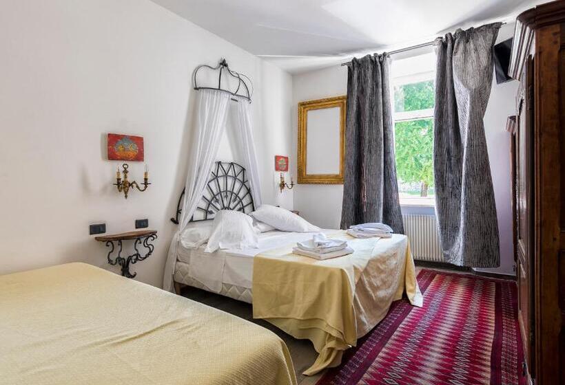 اتاق لوکس سه تخته, B&b La Loggia Del Castello