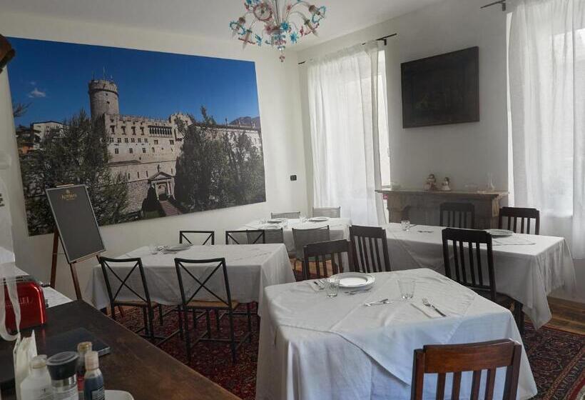 اتاق لوکس با تخت بزرگ, B&b La Loggia Del Castello