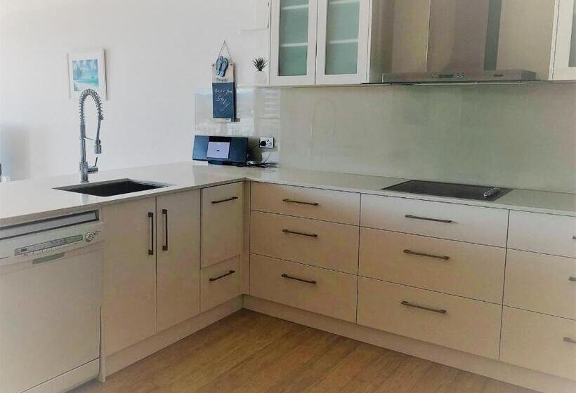 Апартаменты Deluxe 2 Спальни Вид на Море, Meridian Tower Kirra Beach