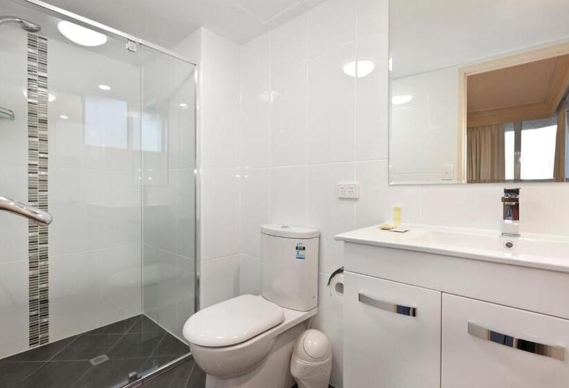 Superior 2-bedroom flat with sea view, Meridian Tower Kirra Beach