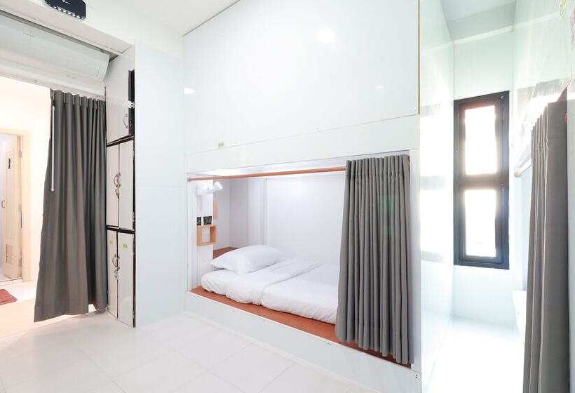 Кровать в Общей Комнате, Sleep Guesthouse