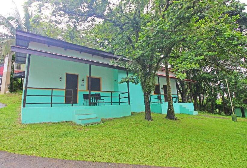小室, Caliraya Resort Club