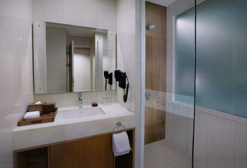 Номер Deluxe Вид на Бассейн, The Alana Hotel And Conference Sentul City By Aston