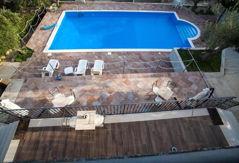 Четырехместный Номер Стандарт Вид на Море, Villa Lù