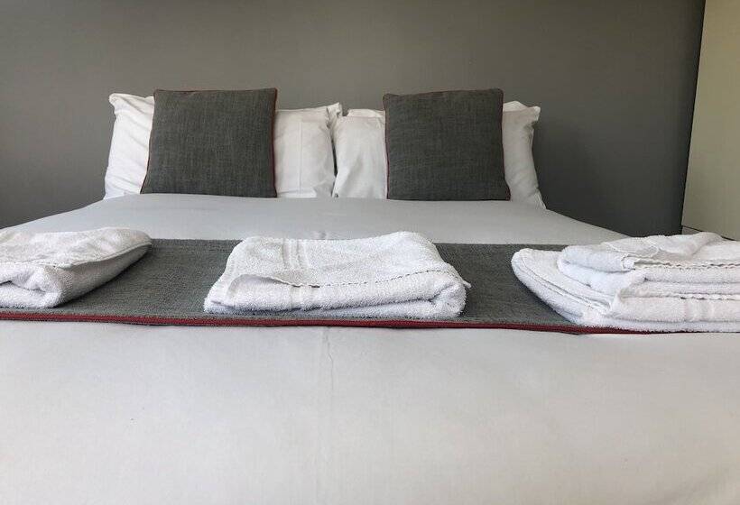 استودیوی لوکس, Devine Beach Hotel, Westcliff Southend-On-Sea
