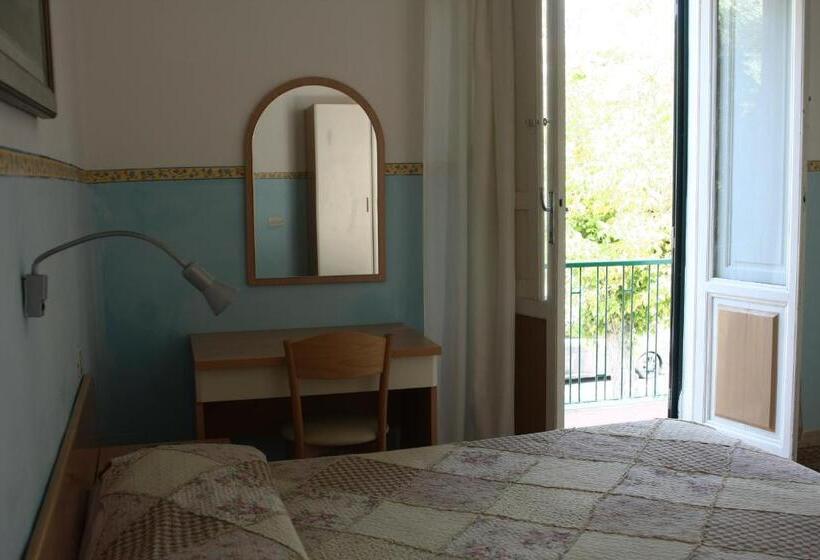 اتاق استاندارد سه نفره, Ornella