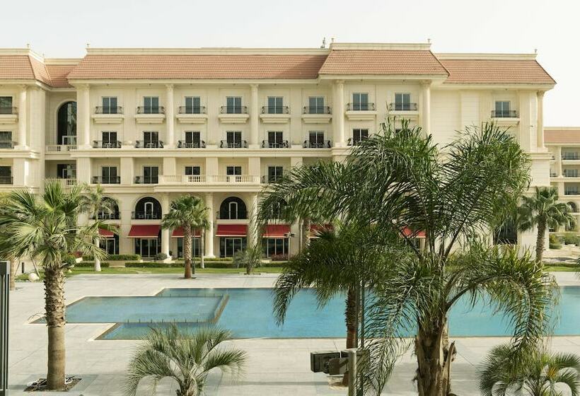 اتاق لوکس با چشم‌انداز استخر, The St Regis New Capital Cairo