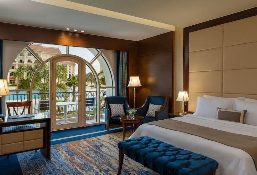 اتاق لوکس با چشم‌انداز استخر, The St Regis New Capital Cairo