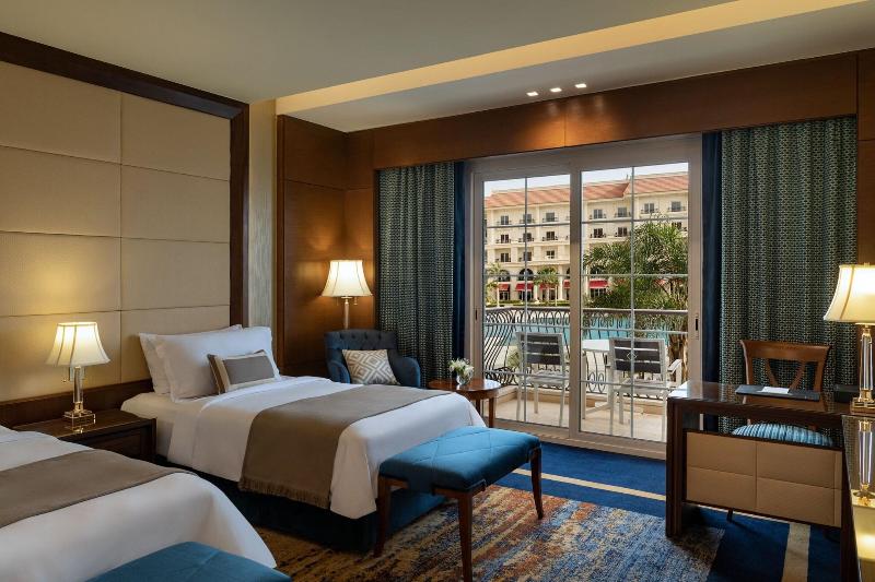 اتاق لوکس با چشم‌انداز استخر, The St Regis New Capital Cairo