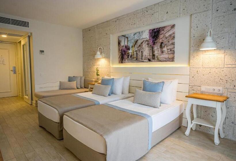 اتاق استاندارد سه تخته با بالکن, Mark Warner Phokaia Beach Resort