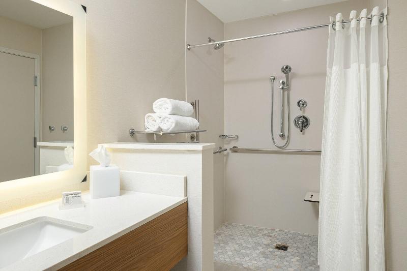 Стандартный Номер Кровать Кинг, Fairfield Inn & Suites By Marriott Salina