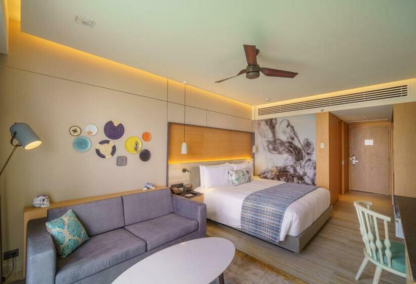 חדר דחוקס עם מיטת קינג, Renaissance Cancun Resort & Marina