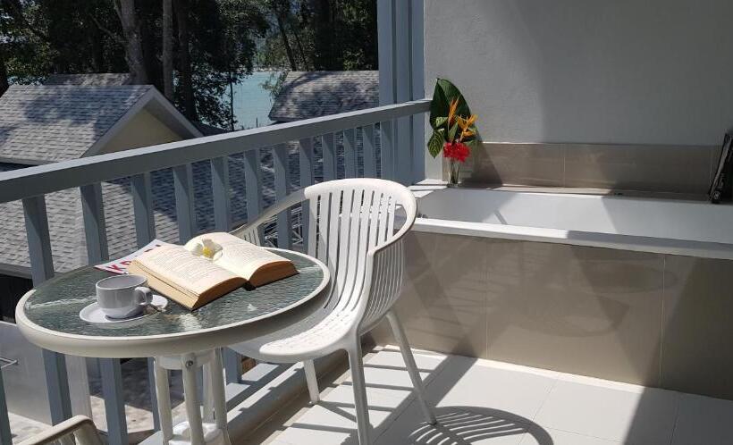 Номер Deluxe с Балконом, Villa Chacha Krabi Beachfront Resort