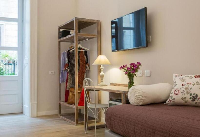 سوییت جونیور با بالکن, Bellaroto Suite & Spa