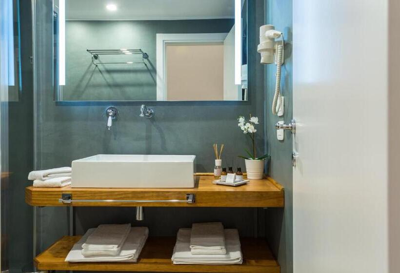 سوییت جونیور با بالکن, Bellaroto Suite & Spa