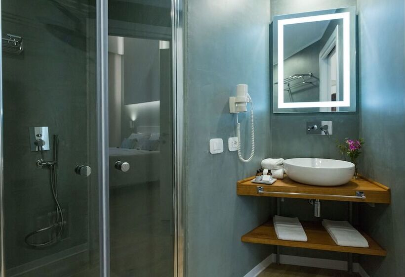 اتاق لوکس با بالکن, Bellaroto Suite & Spa