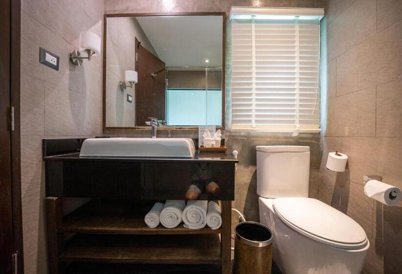 ویلای یک اتاق خوابه با استخر شنا, Coral Tree Villa Hua Hin