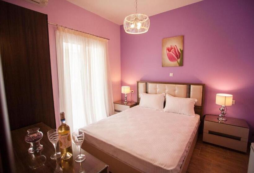 Номер Стандарт с Балконом, Paraskevi's Luxury Studios